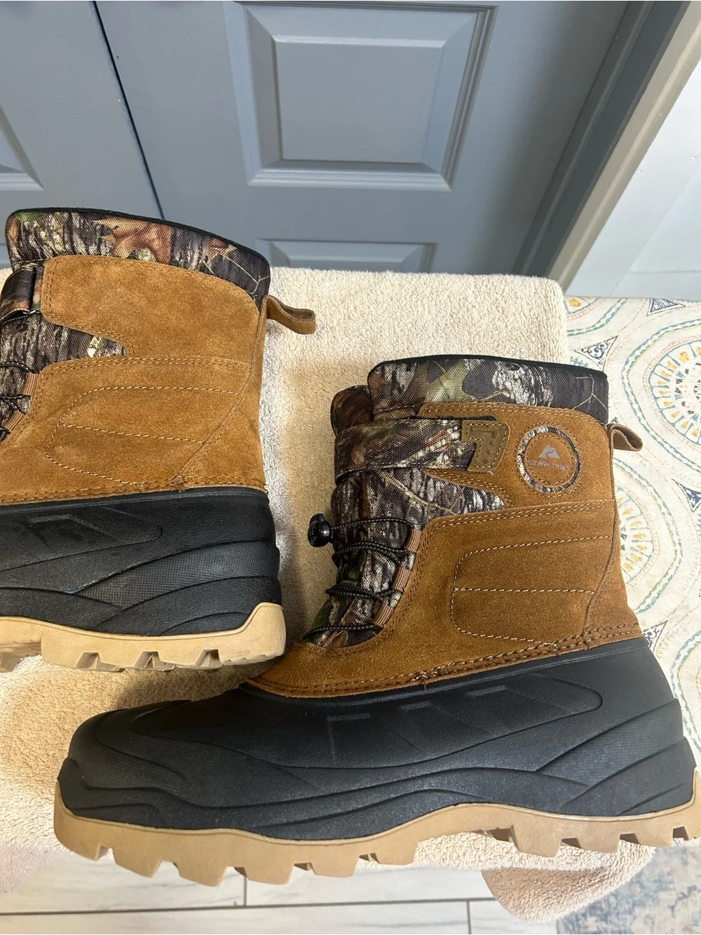 OZARK TRAIL Mossy Oak men’s hunting/snow boots. Size 11. NEW?? Insulated